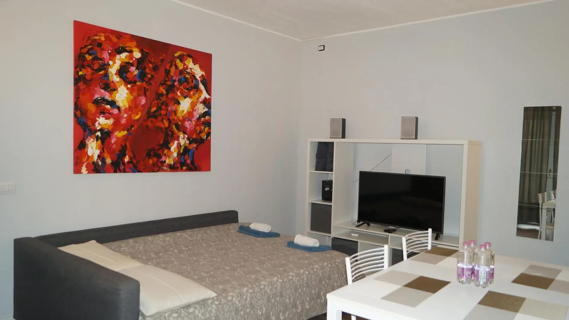House Navigli-Life Apartment Milan Italy